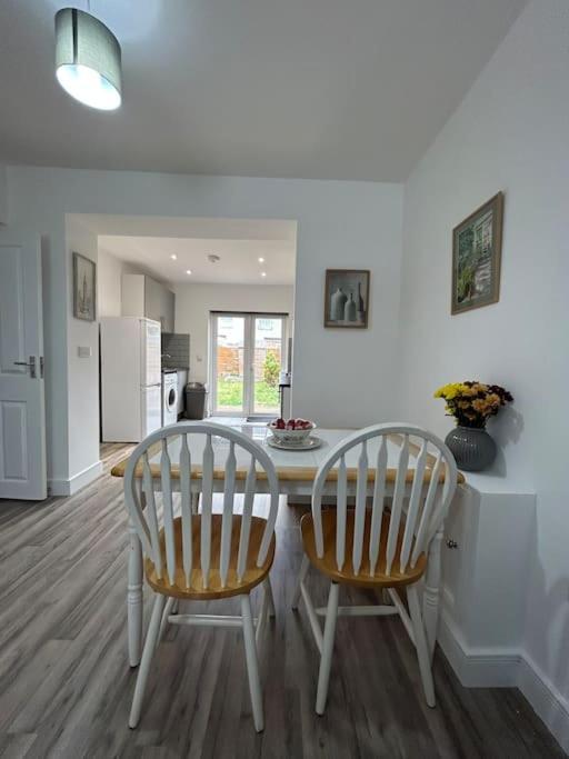 Bali Bliss Garden Flat With Parking Apartment Enfield Ngoại thất bức ảnh